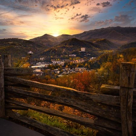 Mountain Eden, Hot Tub, Resort Pool, Wifi, 1089 Free Tickets Each Paid Day, Dollywood And More Гатлінбург Екстер'єр фото