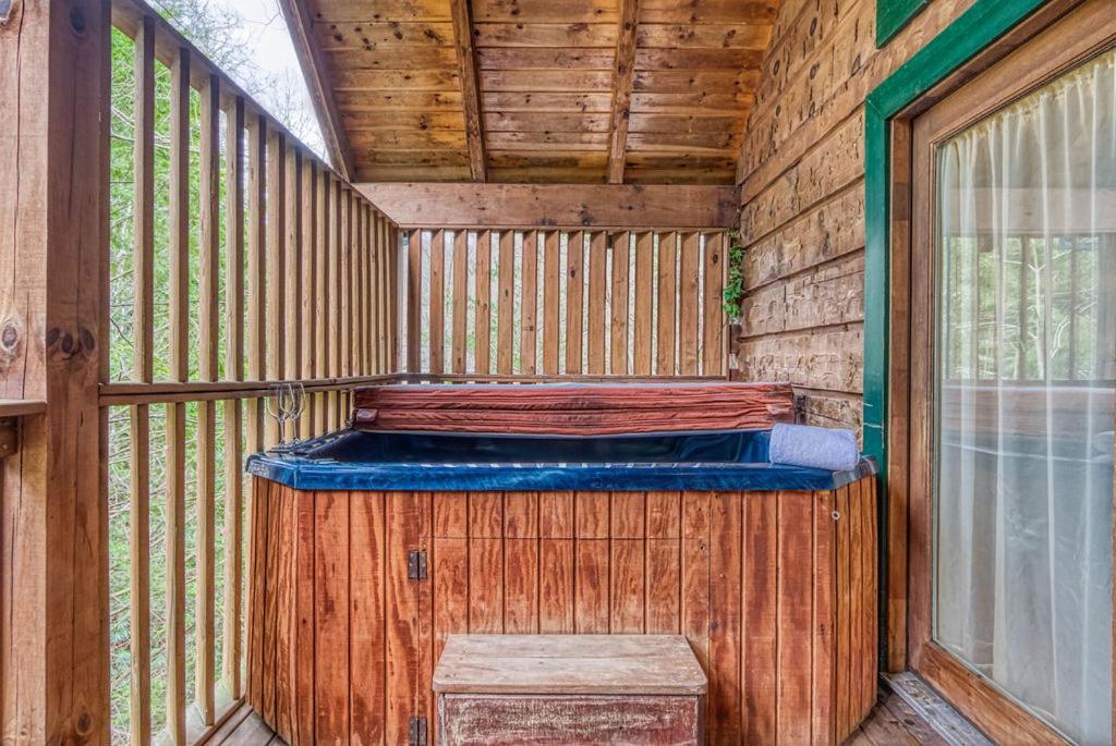 Mountain Eden, Hot Tub, Resort Pool, Wifi, 1089 Free Tickets Each Paid Day, Dollywood And More Гатлінбург Екстер'єр фото