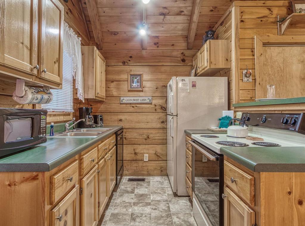 Mountain Eden, Hot Tub, Resort Pool, Wifi, 1089 Free Tickets Each Paid Day, Dollywood And More Гатлінбург Екстер'єр фото