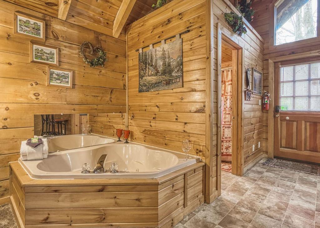 Mountain Eden, Hot Tub, Resort Pool, Wifi, 1089 Free Tickets Each Paid Day, Dollywood And More Гатлінбург Екстер'єр фото
