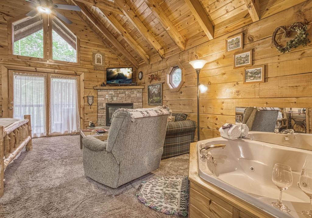 Mountain Eden, Hot Tub, Resort Pool, Wifi, 1089 Free Tickets Each Paid Day, Dollywood And More Гатлінбург Екстер'єр фото